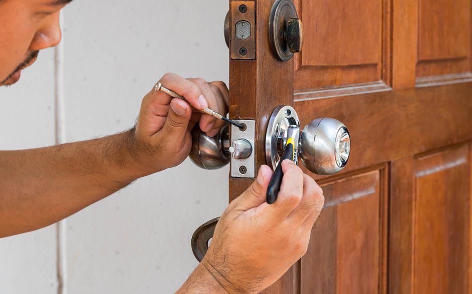 comment changer serrure porte d'entrée Aubagne